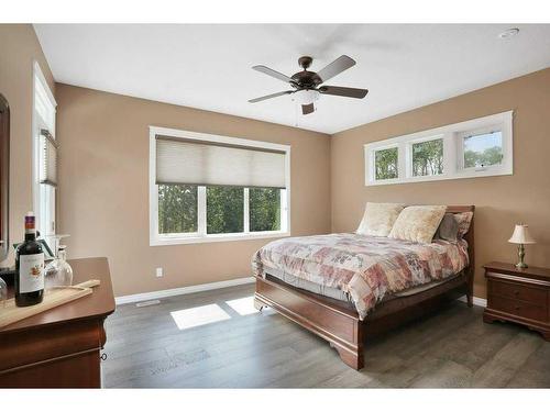 42 Coachill Street, Blackfalds, AB - Indoor Photo Showing Bedroom