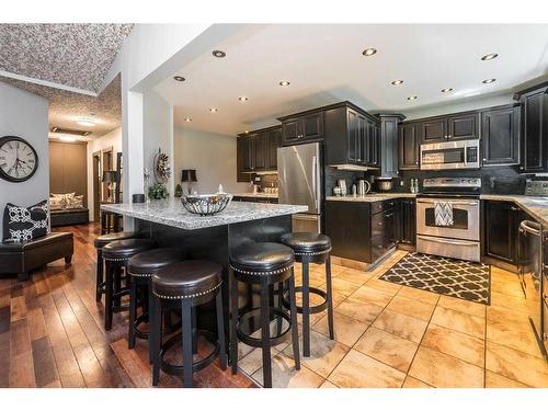 18-39026 Range Road 275, Rural Red Deer County, AB - Indoor Photo Showing Kitchen With Upgraded Kitchen