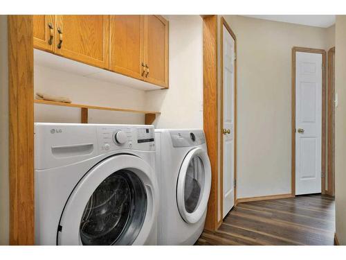 38 Langley Close, Lacombe, AB - Indoor Photo Showing Laundry Room