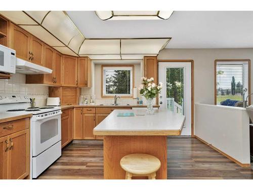 38 Langley Close, Lacombe, AB - Indoor Photo Showing Kitchen With Double Sink