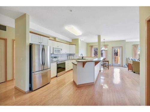 320-5300 48 Street, Red Deer, AB - Indoor Photo Showing Kitchen