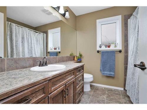 5821 Panorama Drive, Blackfalds, AB - Indoor Photo Showing Bathroom