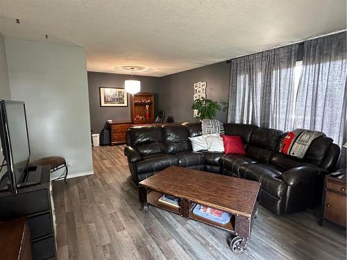 36254 Range Road 275, Rural Red Deer County, AB - Indoor Photo Showing Living Room