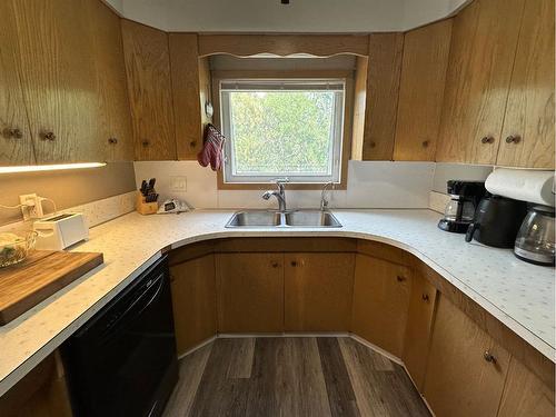 36254 Range Road 275, Rural Red Deer County, AB - Indoor Photo Showing Kitchen With Double Sink