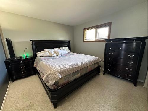 36254 Range Road 275, Rural Red Deer County, AB - Indoor Photo Showing Bedroom