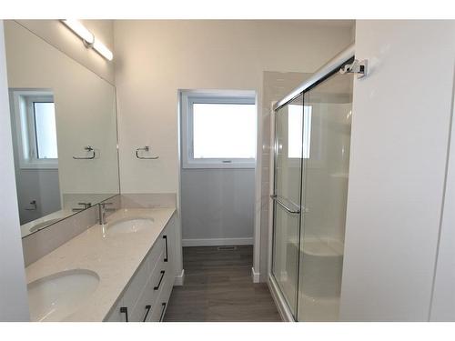 15 Rosse Place, Sylvan Lake, AB - Indoor Photo Showing Bathroom