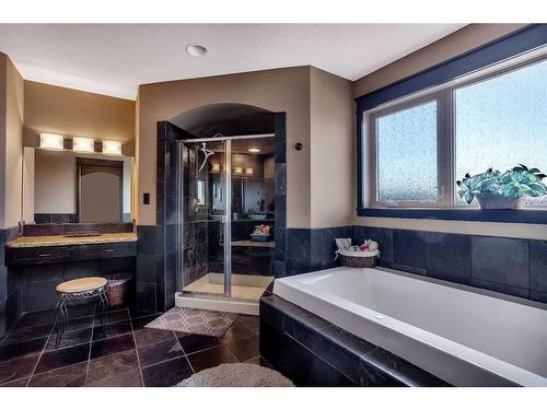 4 Fieldstone Way, Sylvan Lake, AB - Indoor Photo Showing Bathroom