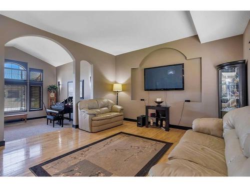 4 Fieldstone Way, Sylvan Lake, AB - Indoor Photo Showing Living Room