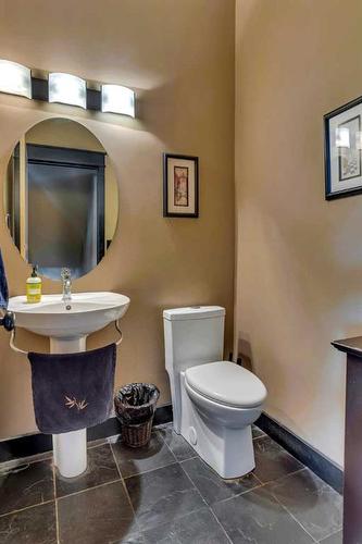 4 Fieldstone Way, Sylvan Lake, AB - Indoor Photo Showing Bathroom