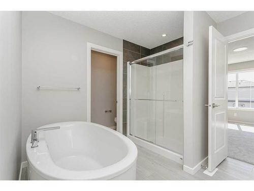 40 Key Cove Sw, Airdrie, AB - Indoor Photo Showing Bathroom