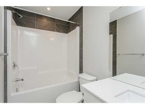 40 Key Cove Sw, Airdrie, AB - Indoor Photo Showing Bathroom