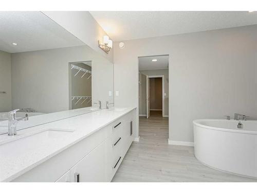 40 Key Cove Sw, Airdrie, AB - Indoor Photo Showing Bathroom