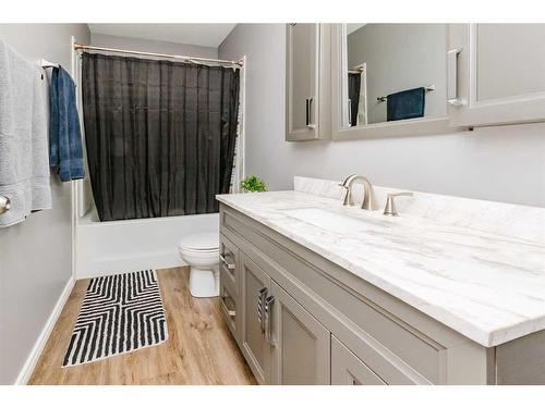 49 Ellenwood Drive, Red Deer, AB - Indoor Photo Showing Bathroom