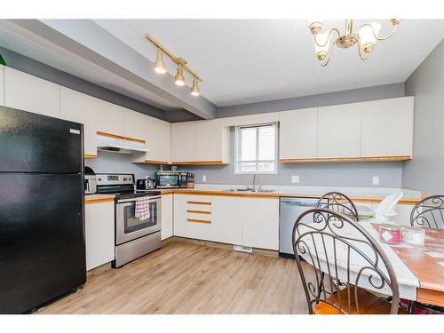 49 Ellenwood Drive, Red Deer, AB - Indoor Photo Showing Kitchen