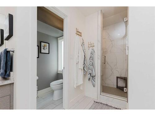 32 Best Crescent, Red Deer, AB - Indoor Photo Showing Bathroom