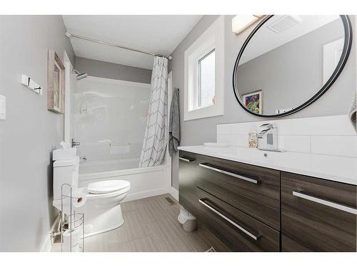 32 Best Crescent, Red Deer, AB - Indoor Photo Showing Bathroom