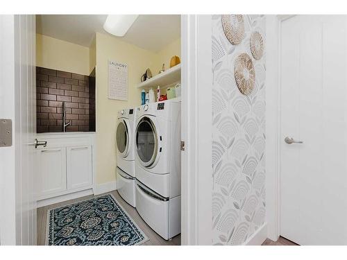 32 Best Crescent, Red Deer, AB - Indoor Photo Showing Laundry Room