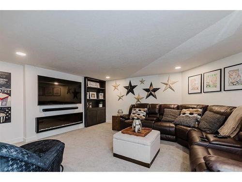 32 Best Crescent, Red Deer, AB - Indoor Photo Showing Living Room