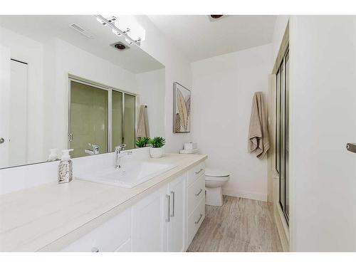 32 Best Crescent, Red Deer, AB - Indoor Photo Showing Bathroom