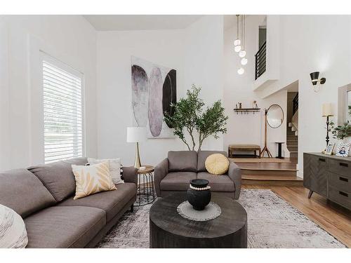 32 Best Crescent, Red Deer, AB - Indoor Photo Showing Living Room