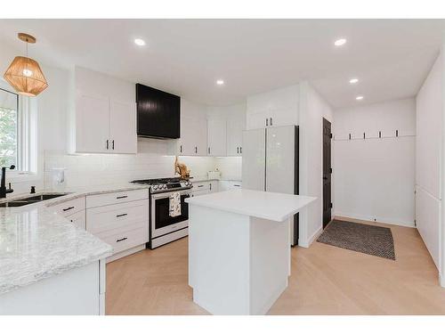 123 Alexander Crescent, Red Deer, AB - Indoor Photo Showing Kitchen With Double Sink With Upgraded Kitchen