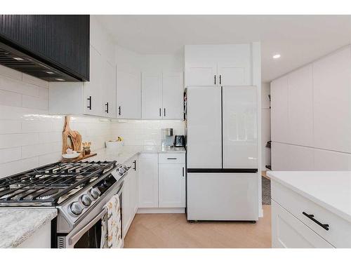 123 Alexander Crescent, Red Deer, AB - Indoor Photo Showing Kitchen