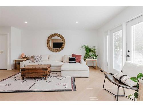 123 Alexander Crescent, Red Deer, AB - Indoor Photo Showing Living Room