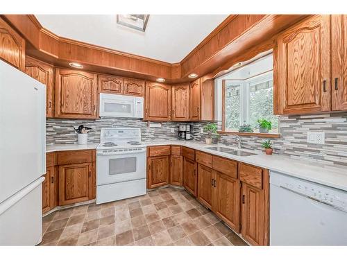 6418 55 Avenue, Ponoka, AB - Indoor Photo Showing Kitchen With Double Sink