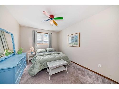 6418 55 Avenue, Ponoka, AB - Indoor Photo Showing Bedroom