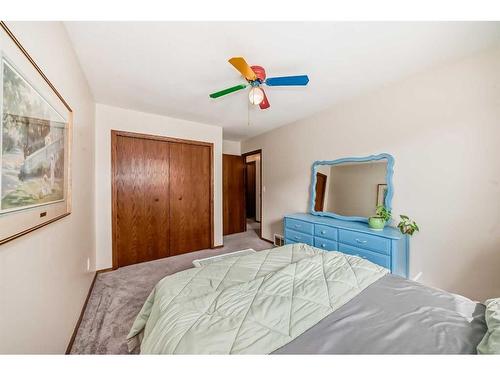 6418 55 Avenue, Ponoka, AB - Indoor Photo Showing Bedroom