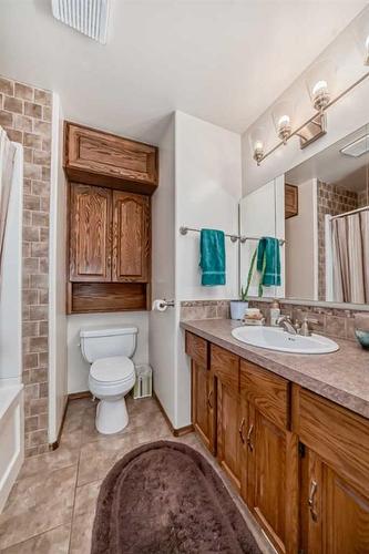 6418 55 Avenue, Ponoka, AB - Indoor Photo Showing Bathroom