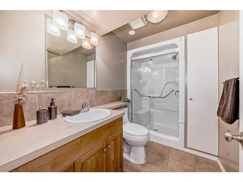 6418 55 Avenue, Ponoka, AB - Indoor Photo Showing Bathroom