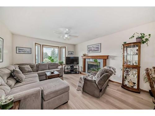 6418 55 Avenue, Ponoka, AB - Indoor Photo Showing Living Room With Fireplace