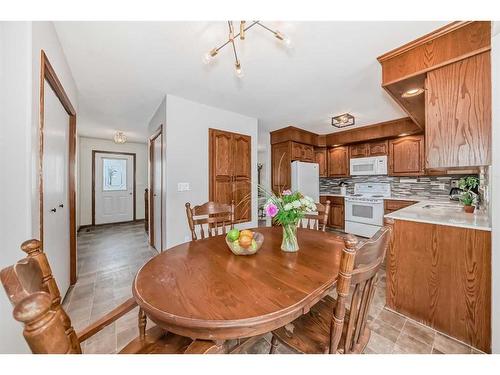 6418 55 Avenue, Ponoka, AB - Indoor Photo Showing Dining Room