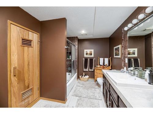 5432 58A Street Crescent, Lacombe, AB - Indoor Photo Showing Bathroom