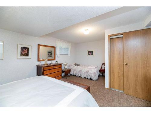 5432 58A Street Crescent, Lacombe, AB - Indoor Photo Showing Bedroom