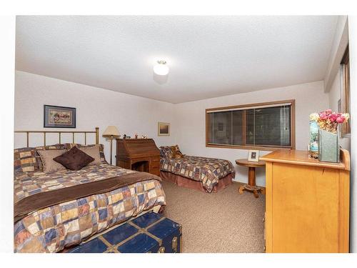 5432 58A Street Crescent, Lacombe, AB - Indoor Photo Showing Bedroom