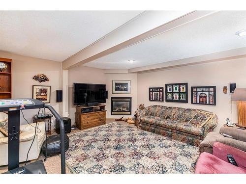 5432 58A Street Crescent, Lacombe, AB - Indoor Photo Showing Living Room