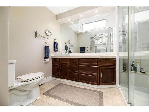 5432 58A Street Crescent, Lacombe, AB - Indoor Photo Showing Bathroom