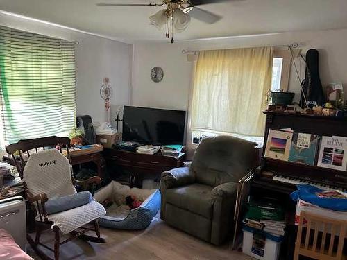 4614 49Th Street, Bashaw, AB - Indoor Photo Showing Living Room