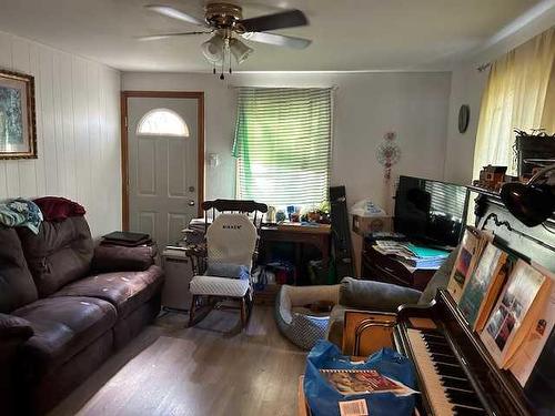 4614 49Th Street, Bashaw, AB - Indoor Photo Showing Living Room