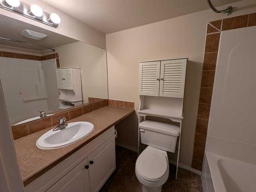 #2-19 Nyberg Avenue, Red Deer, AB - Indoor Photo Showing Bathroom