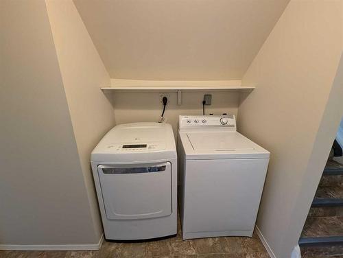 #2-19 Nyberg Avenue, Red Deer, AB - Indoor Photo Showing Laundry Room