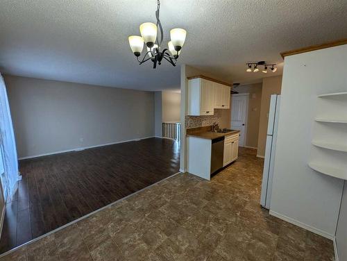 #2-19 Nyberg Avenue, Red Deer, AB - Indoor Photo Showing Other Room