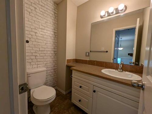 #2-19 Nyberg Avenue, Red Deer, AB - Indoor Photo Showing Bathroom