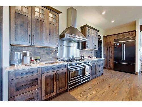 32244 Hwy 2A, Rural Mountain View County, AB - Indoor Photo Showing Kitchen With Upgraded Kitchen