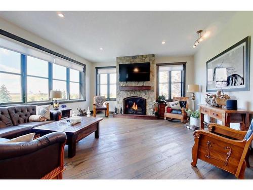 32244 Hwy 2A, Rural Mountain View County, AB - Indoor Photo Showing Living Room With Fireplace