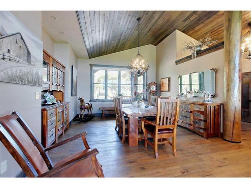 32244 Hwy 2A, Rural Mountain View County, AB - Indoor Photo Showing Dining Room