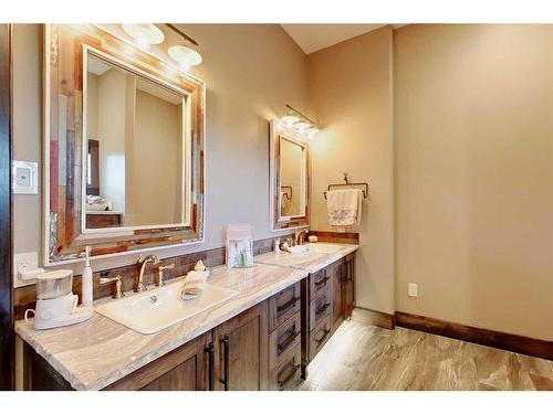 32244 Hwy 2A, Rural Mountain View County, AB - Indoor Photo Showing Bathroom