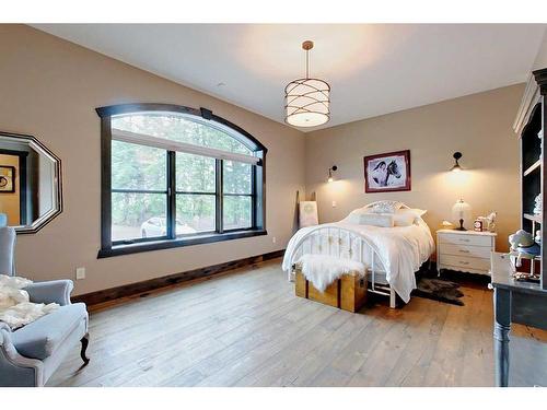 32244 Hwy 2A, Rural Mountain View County, AB - Indoor Photo Showing Bedroom